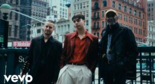 Mia (English Translation) Lyrics