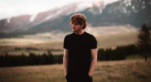 Lyrics of Yellowstone (Holding you) Song