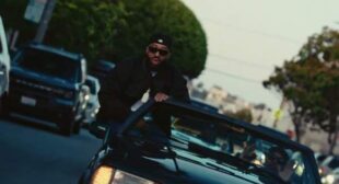 Lyrics of Meet Me on Harbor Song