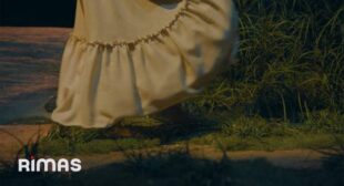 Lyrics of Blue Jeans Song