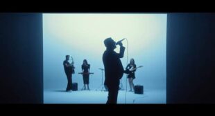 Lyrics of Napıyosun mesela ? Song