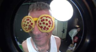 Lyrics of PIZZA SALAMI Song