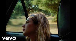 Lyrics of De Papel (English Translation) Song