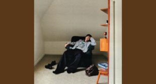 KEEP IT ON THE LOW (English Translation) Song Lyrics