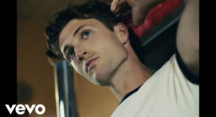 Sunday Morning Lyrics