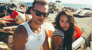 Odpowiedni moment (English Translation) Song Lyrics