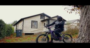 Lyrics of Sleep at Her House Song