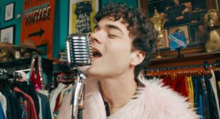 The Way a Heart Breaks Song Lyrics