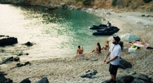 LOQUITA (English Translation) Song Lyrics