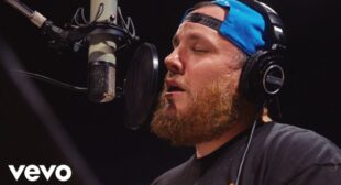 Giving Her Away Lyrics – Luke Combs