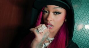 Lyrics of Tu La Tiene Song